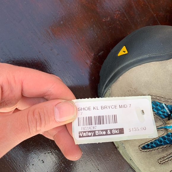 !!SOLD!! WOMEN’S KEEN HIKING BOOTS (SIZE 7) - Picture 4 of 6